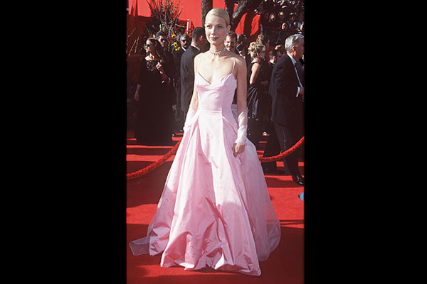 Gwyneth paltrow pink dress sales oscars 1999