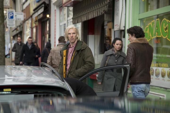 Review The Fifth Estate A Hollywood Cartoon Of Julian Assange Time Com