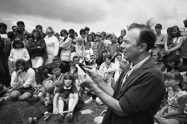 Pete Seeger conducts an instrument making session on Children’s Day at the Newport, R.I., Folk Festival on July 20, 1966.